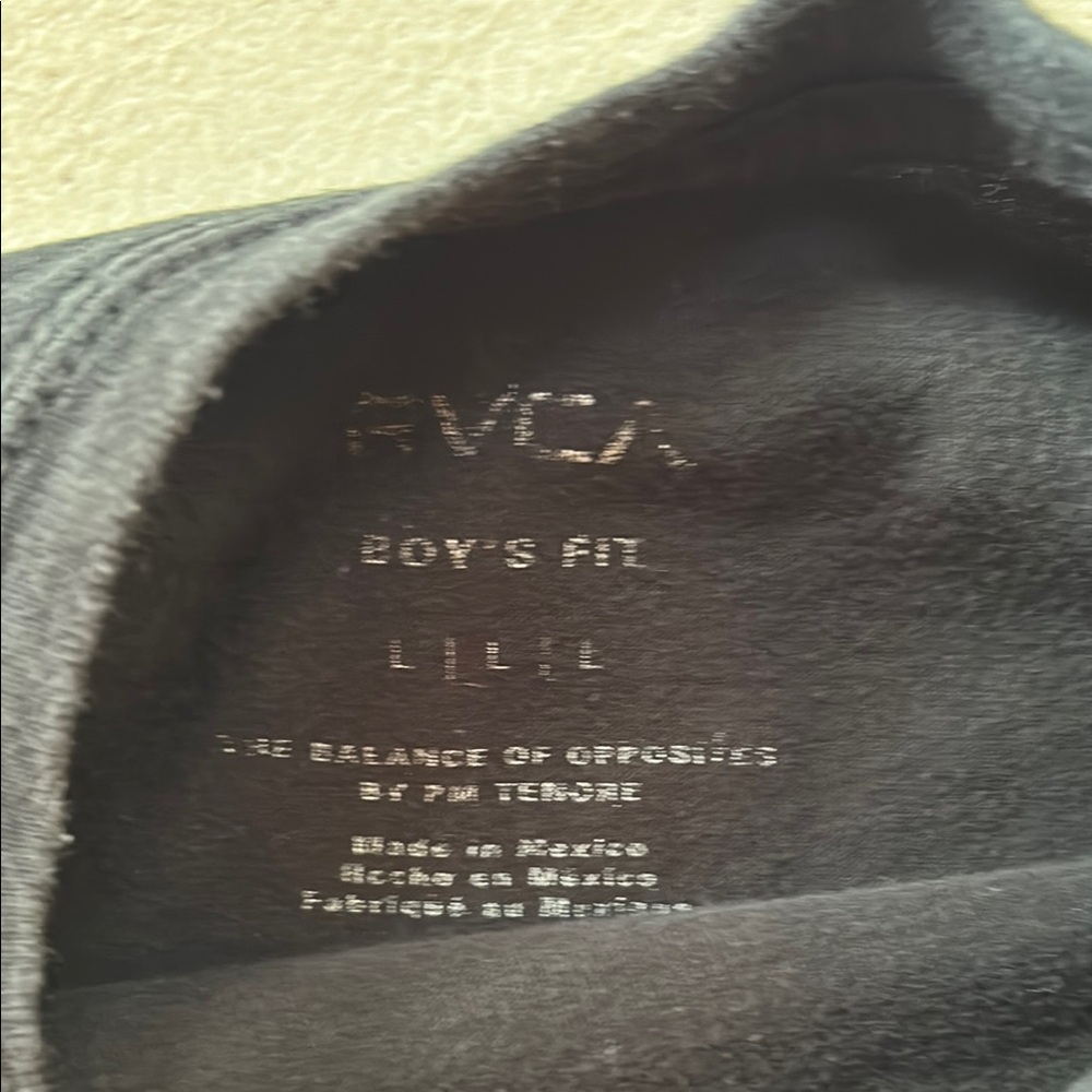 O'Neill/ Hurley Shorts & RVCA T-Shirt Bundle. (24) - Picture 11 of 12